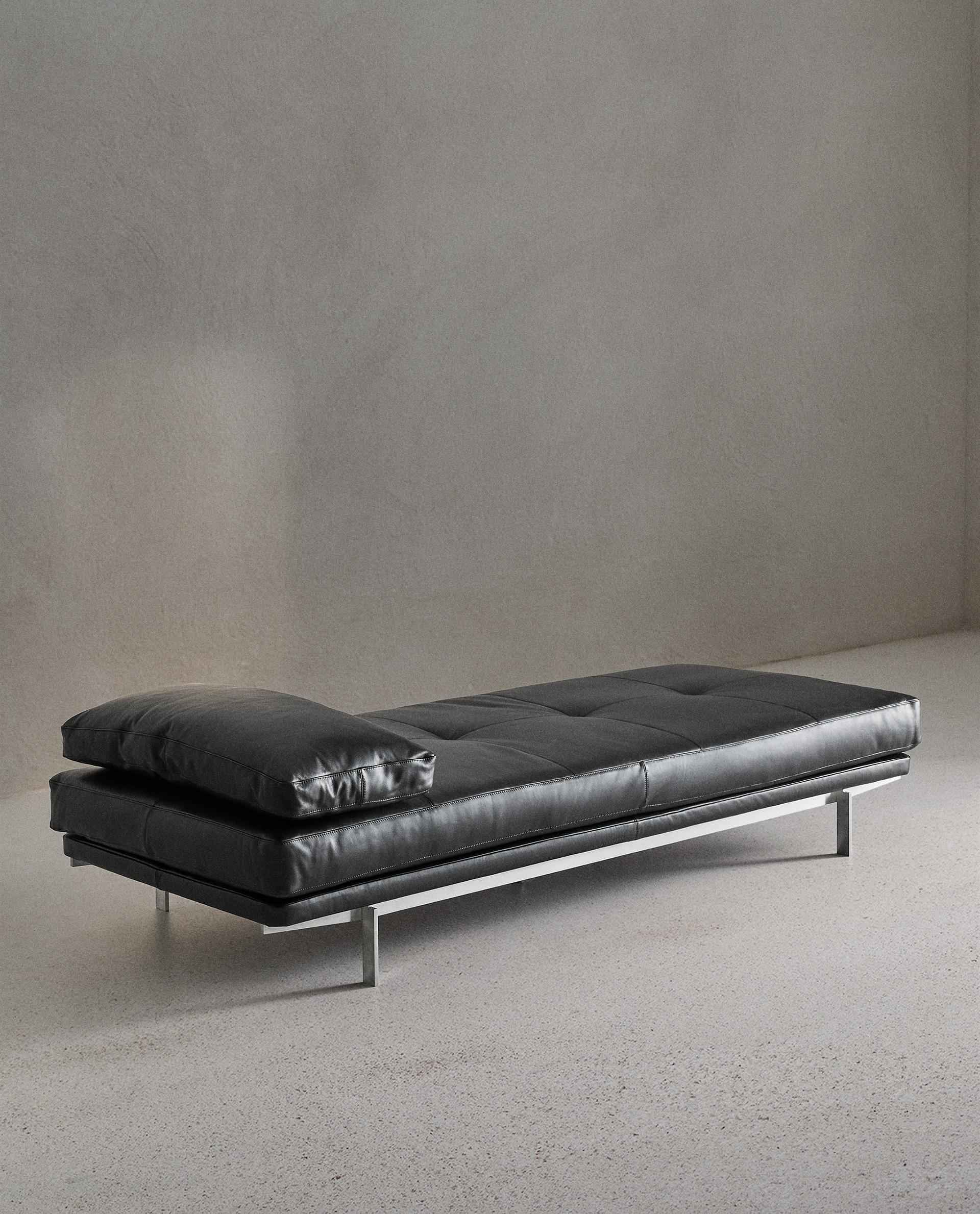 Deri ve Metalin Kusursuz Dengesi: Aurelia Lounge Daybed - Velotti