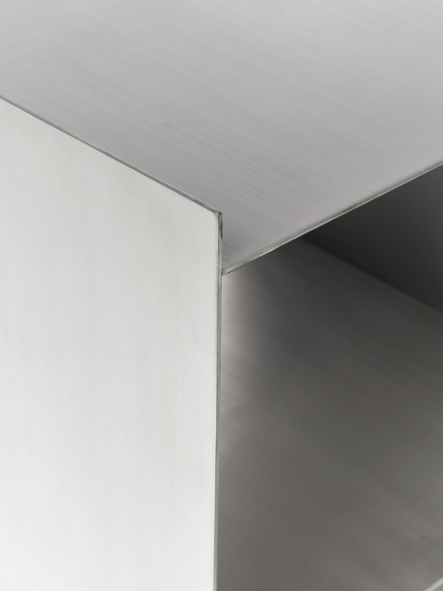 Aiden Metal Komodin, Modern Minimalist Fırçalanmış Çelik - Velotti