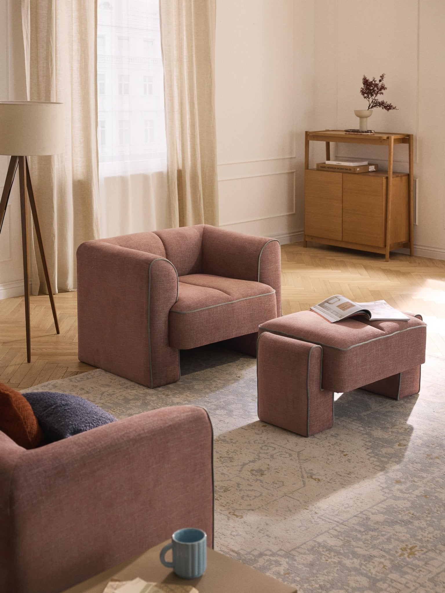 Bobi Modern Tasarım Beklede Poef Şık Dekoratif Oturma Parçası - Velotti