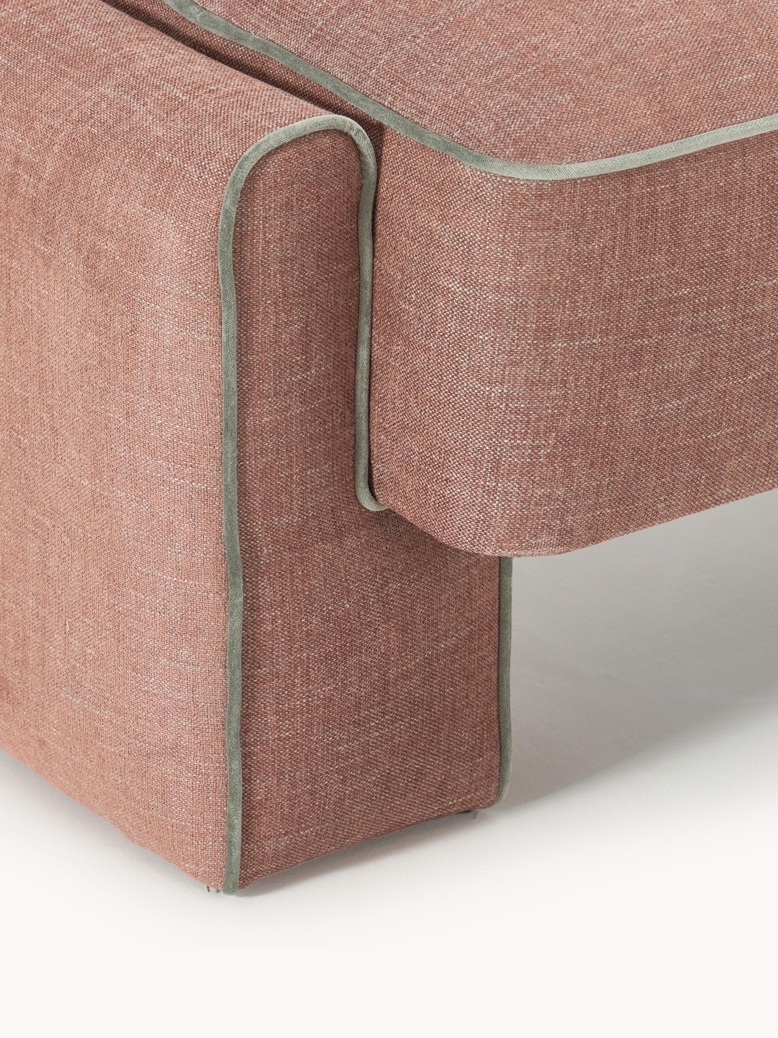 Bobi Modern Tasarım Beklede Poef Şık Dekoratif Oturma Parçası - Velotti
