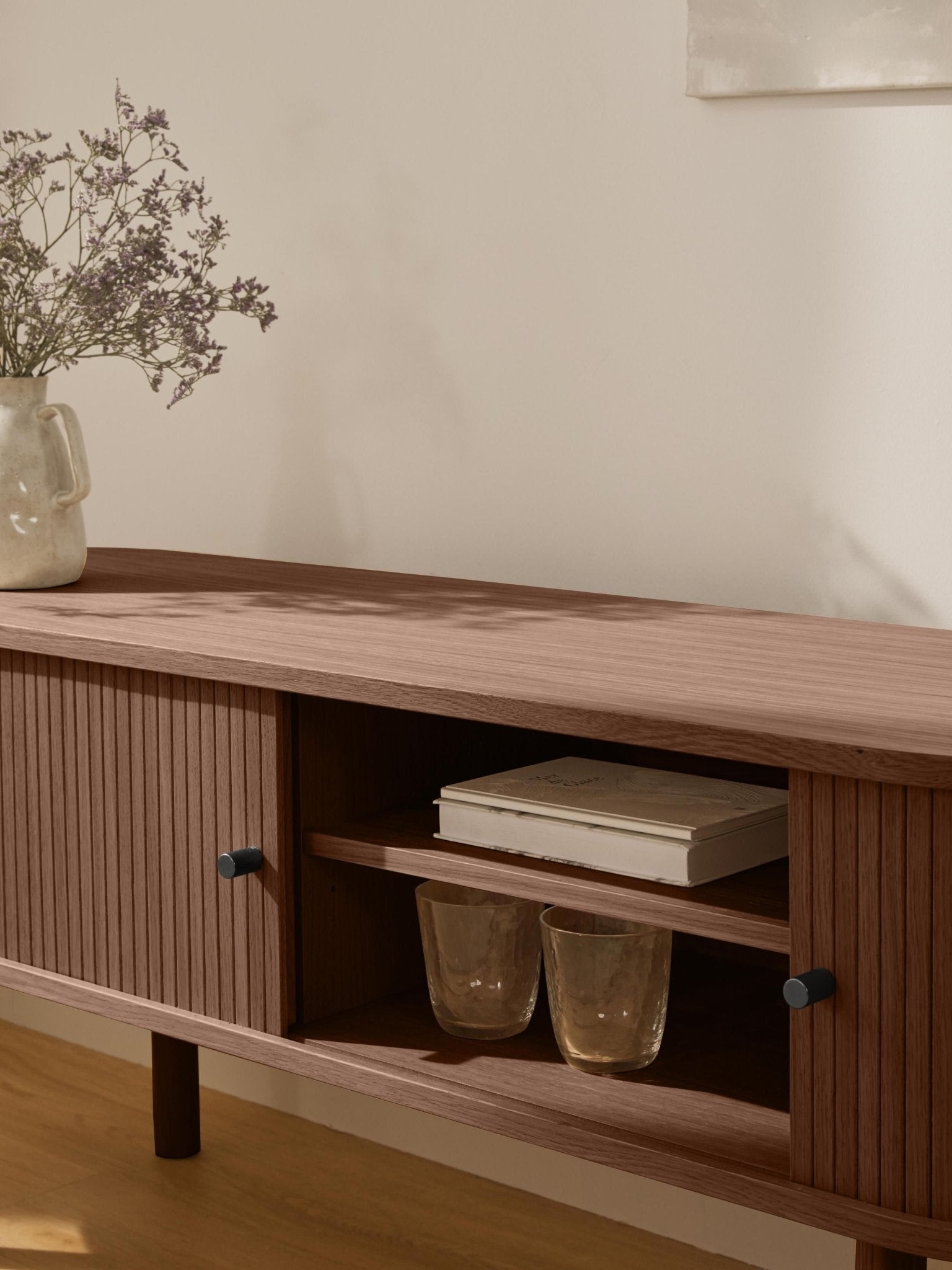 Calary Yivli Ön Yüzeyli Modern Ahşap TV Ünitesi 138cm - Velotti