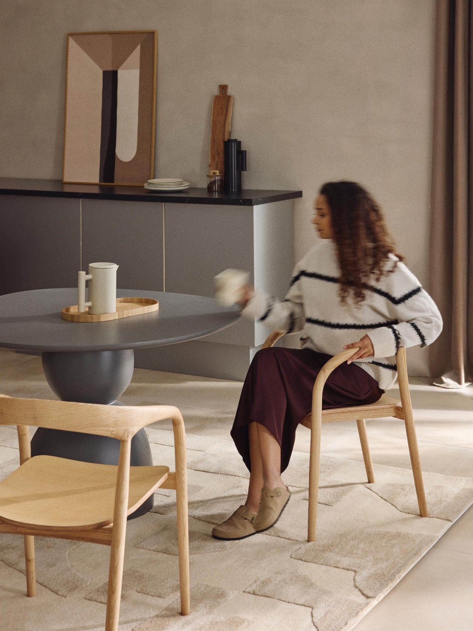 Camille Masif Dişbudak Ahşap Kolçaklı Sandalye - Velotti