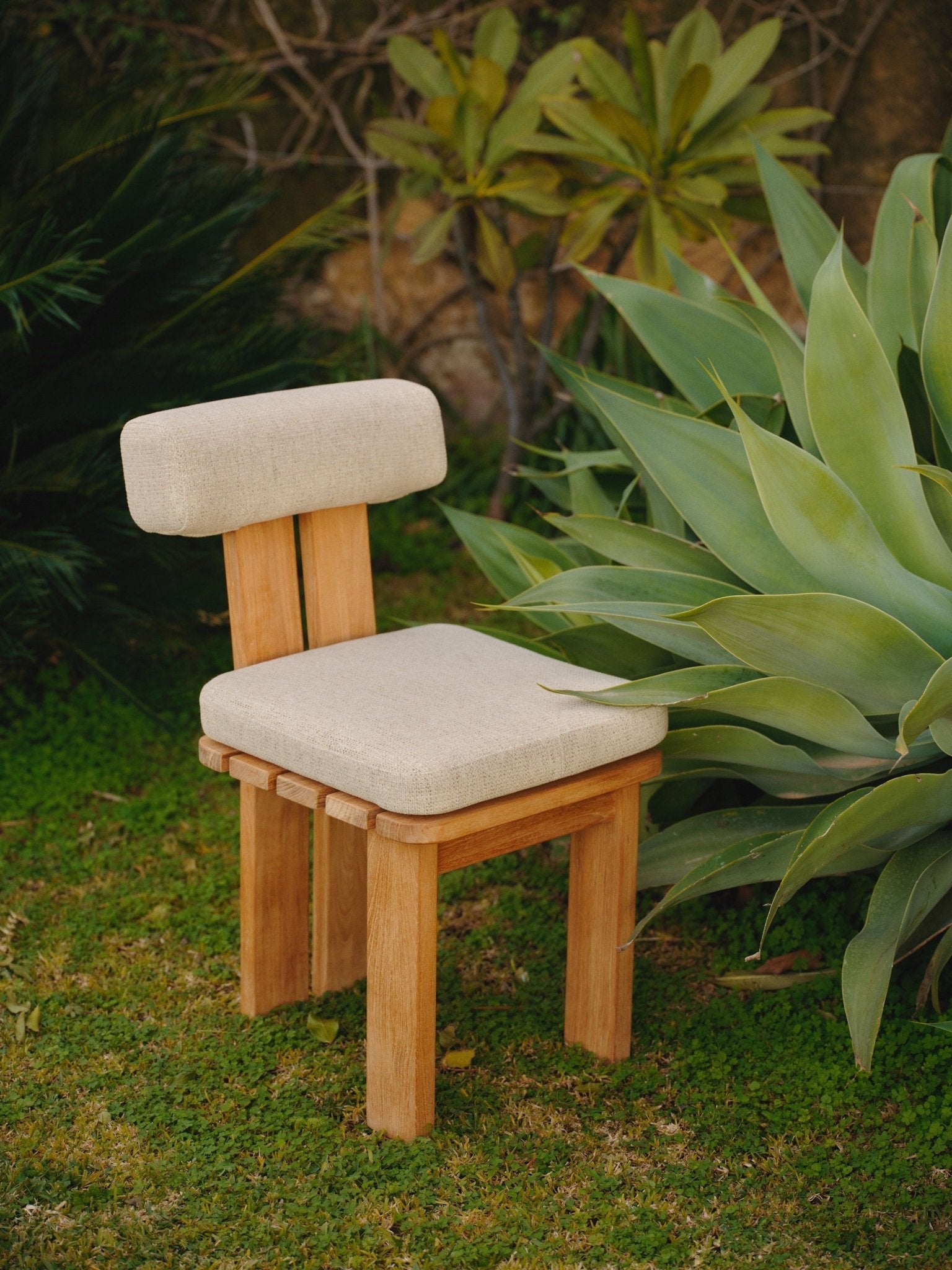 Eiko Teak Bahçe Yemek Sandalyesi Modern Tasarım Bej Kumaş - Velotti