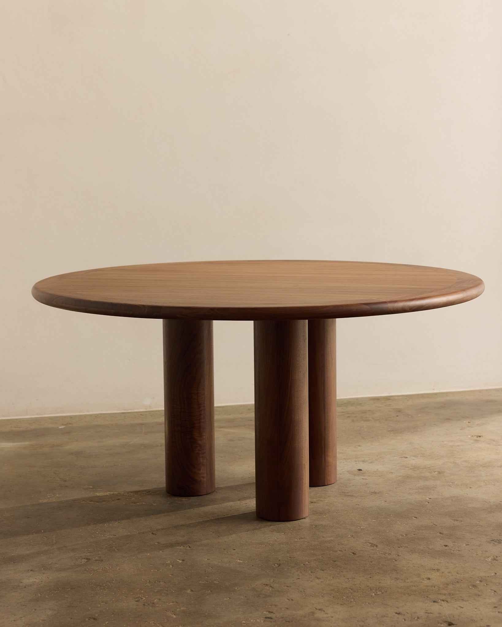 Yuvarlak Ceviz Yemek Masası 150 cm Modern Tasarım