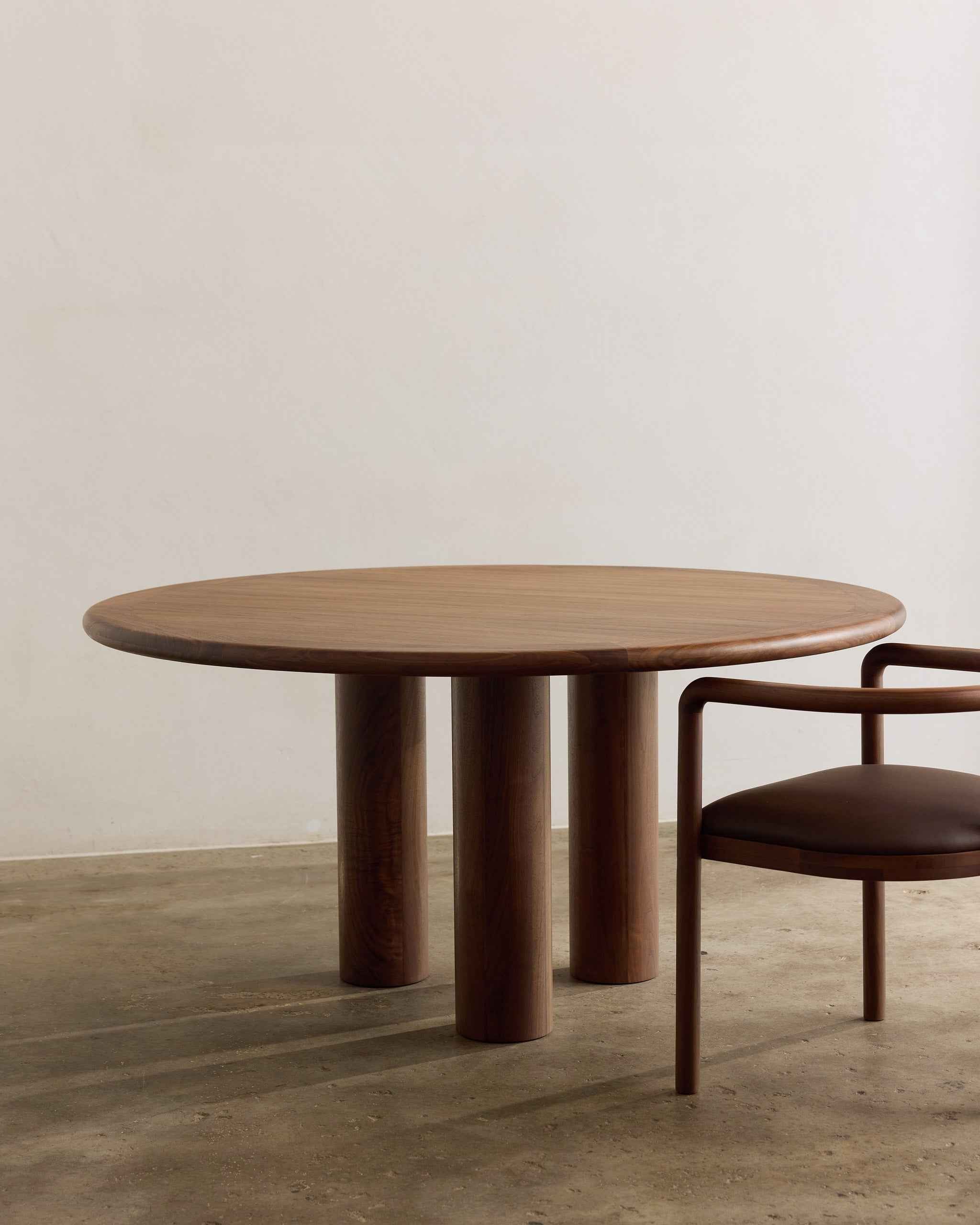 Yuvarlak Ceviz Yemek Masası 150 cm Modern Tasarım