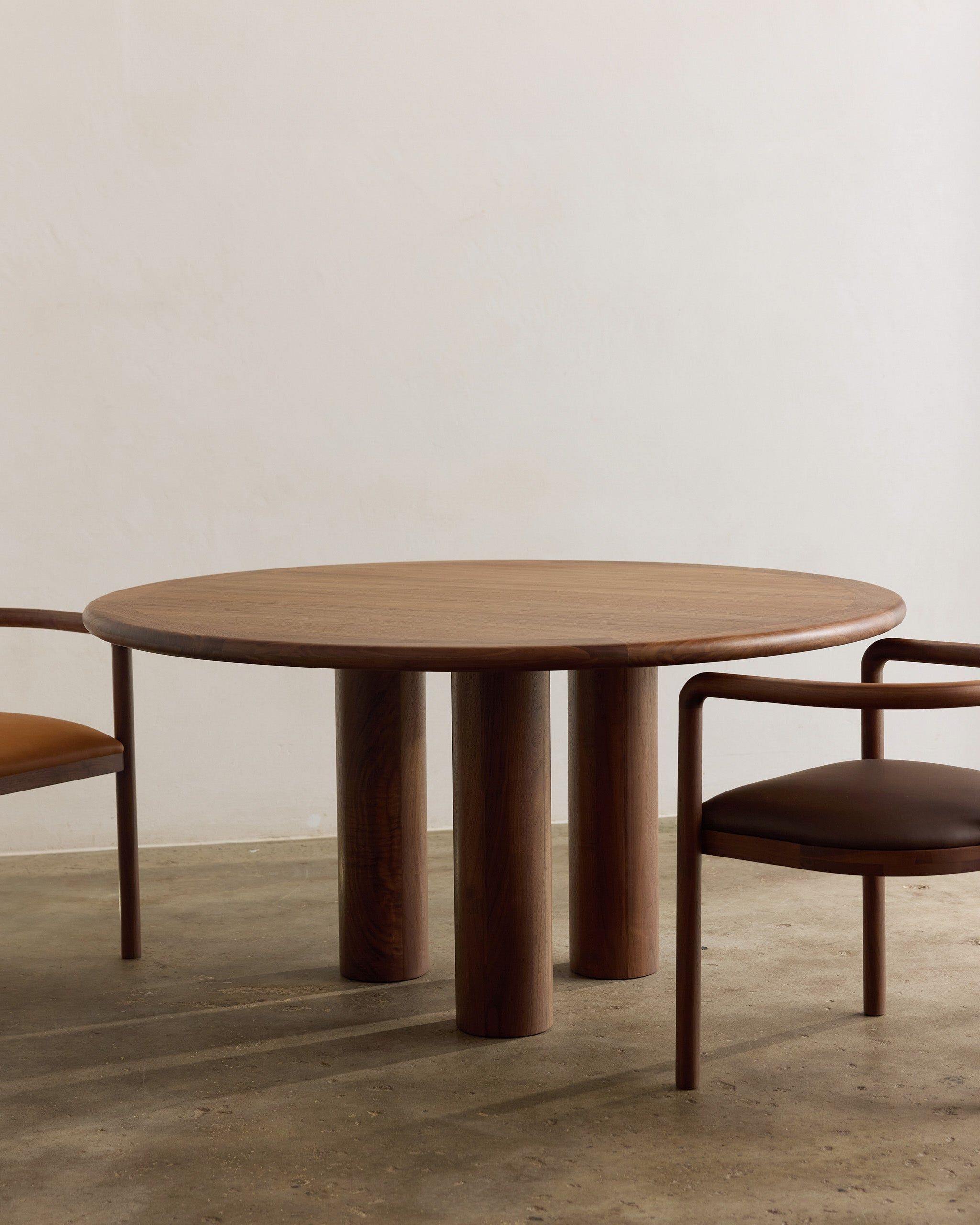 Yuvarlak Ceviz Yemek Masası 150 cm Modern Tasarım