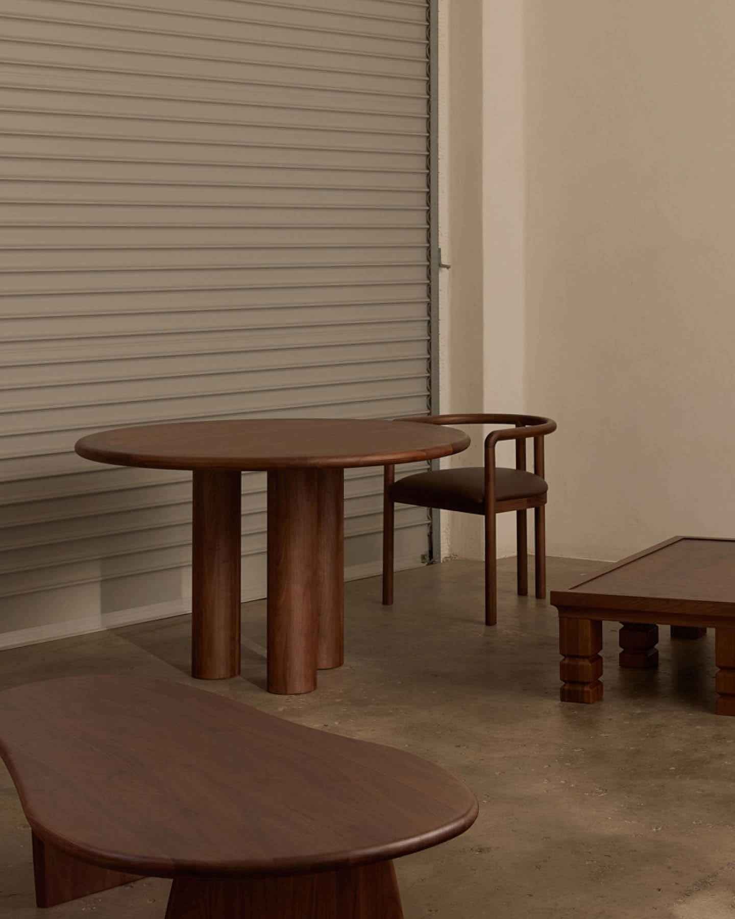 Yuvarlak Ceviz Yemek Masası 120 cm Modern Tasarım