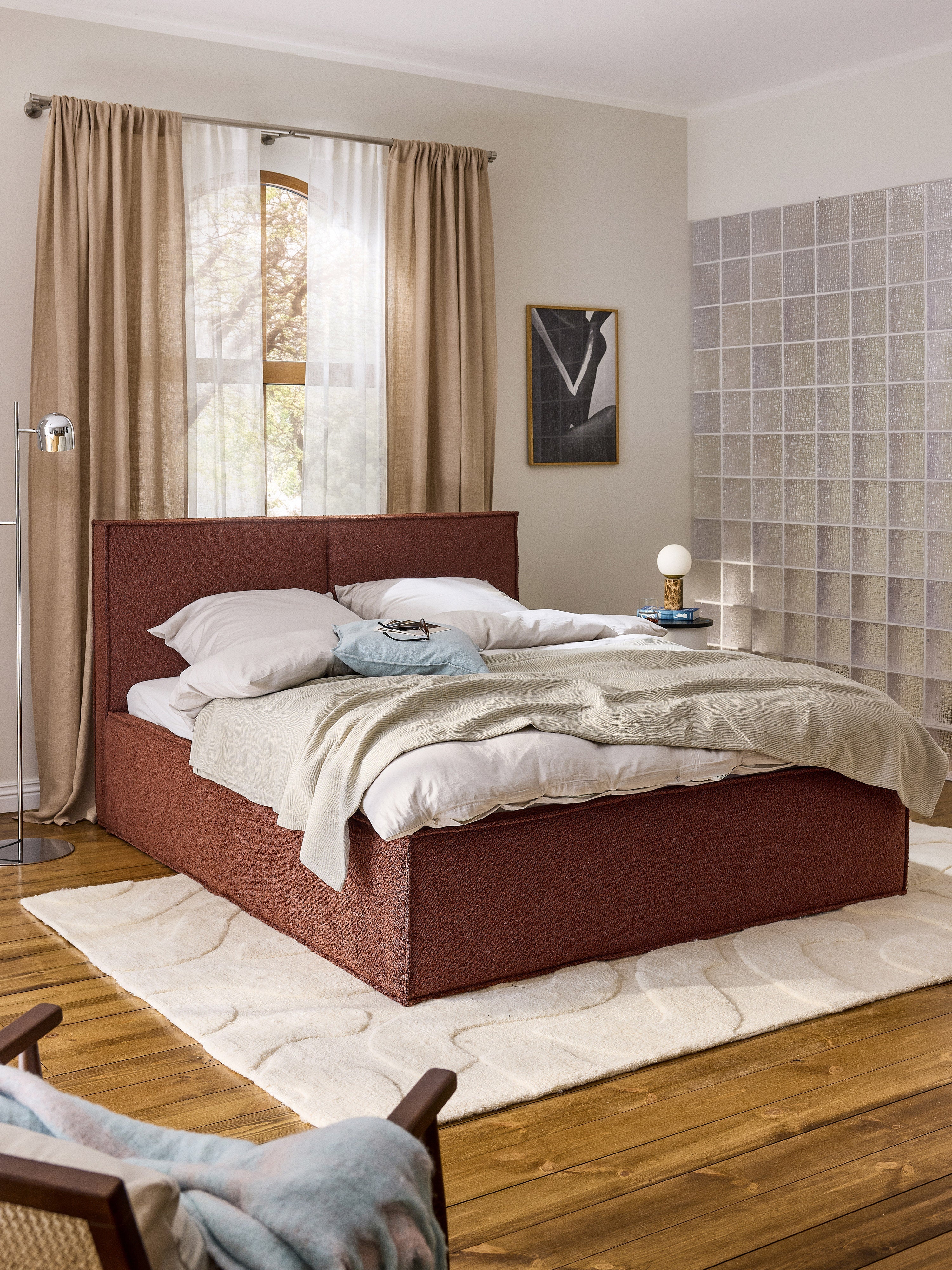 Boucle Kaplı Şifonyerli Yatak Terracotta