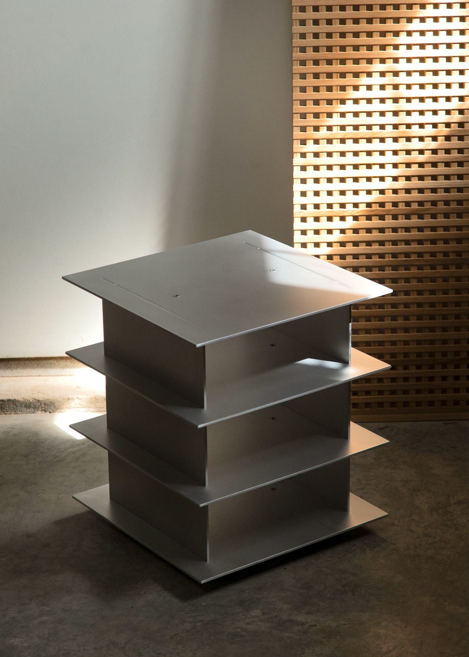 Mumlanmış Alüminyum Minimal Yan Sehpa Modern Tasarım
