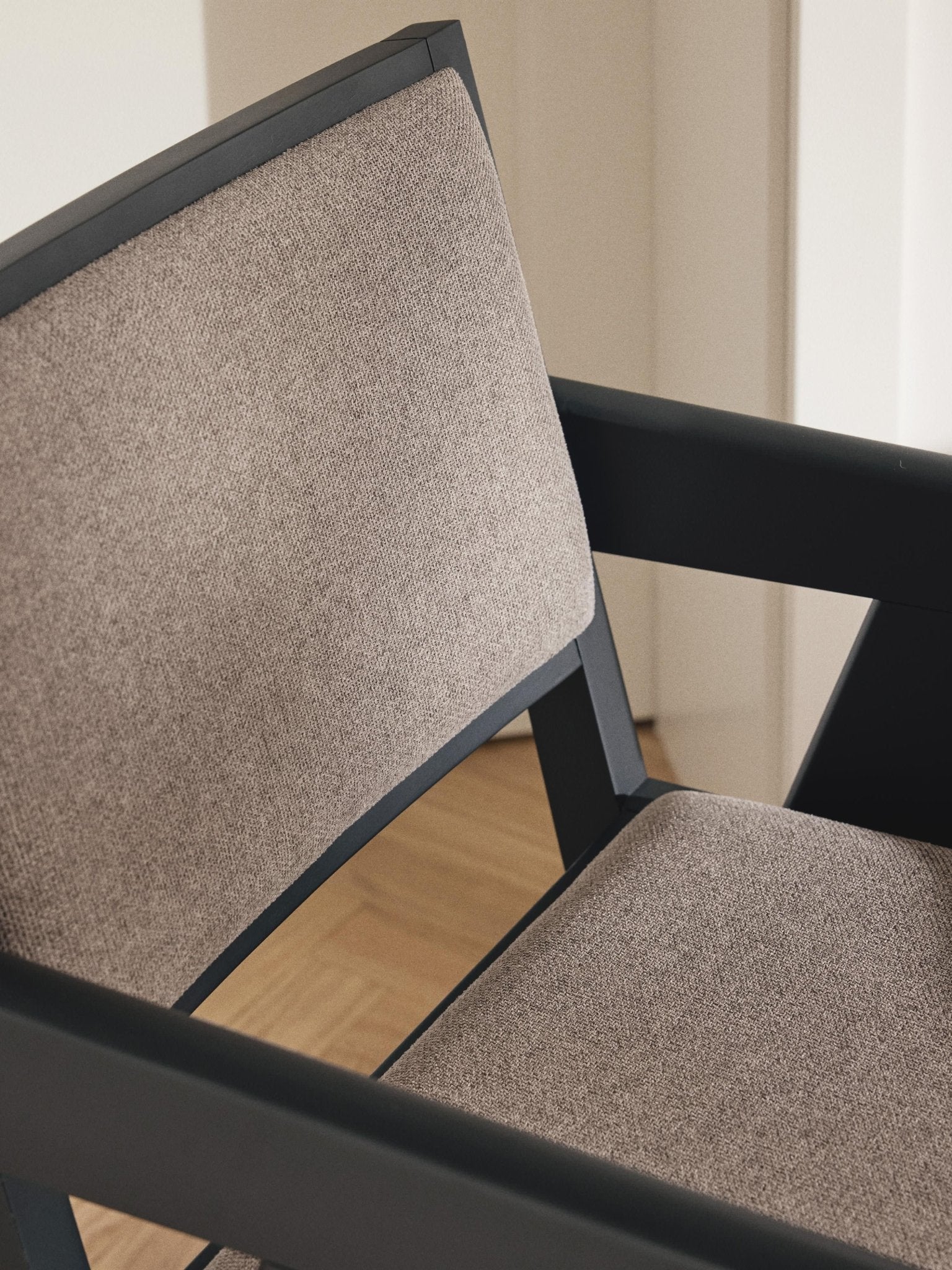 Sissi Dolgulu Minimalist Kollu Sandalye - Velotti