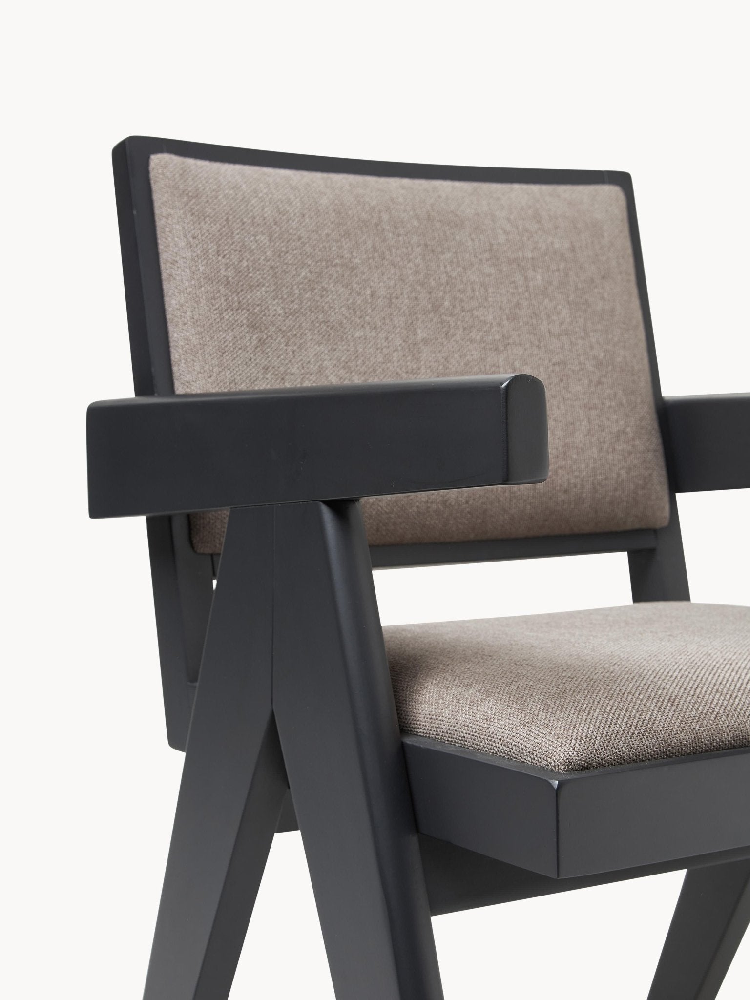Sissi Dolgulu Minimalist Kollu Sandalye - Velotti