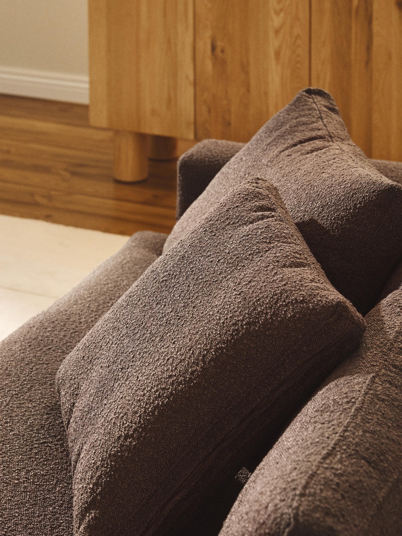 Tribeca Bouclé Kırlent 50 x 70 cm Koyu Kahverengi - Velotti