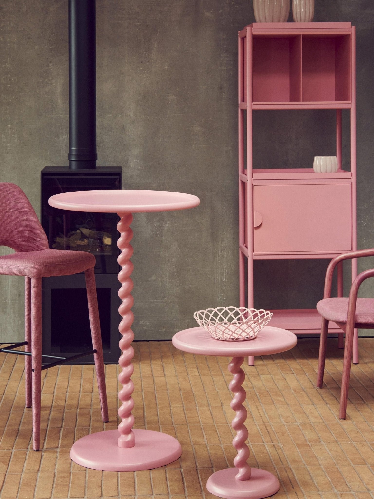 Twister Yuvarlak Yan Sehpa Toz Boyalı Alüminyum Pudra Pembe - Velotti